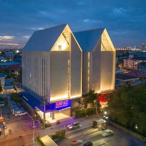 Blue Hippo Hotel